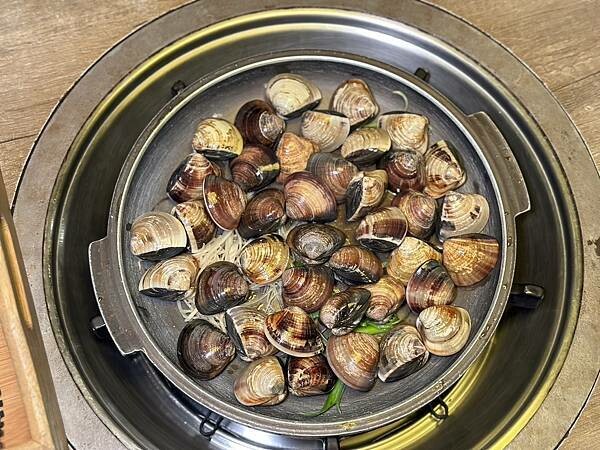 台北市中山區[中山區美食] 澳門骨堡 火鍋餐廳 沙蜆鍋 花雕雞 骨煲鍋 通通都好吃！#善導寺美食 條通美食 @蛋寶趴趴go