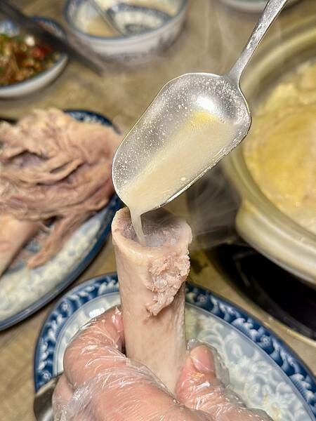 台北市中山區[中山區美食] 澳門骨堡 火鍋餐廳 沙蜆鍋 花雕雞 骨煲鍋 通通都好吃！#善導寺美食 條通美食 @蛋寶趴趴go