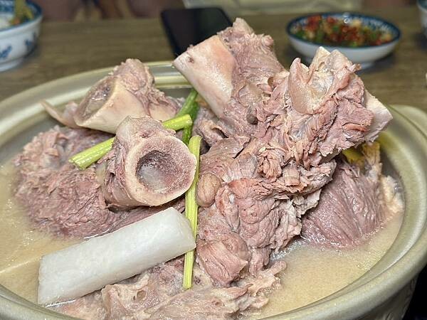 台北市中山區[中山區美食] 澳門骨堡 火鍋餐廳 沙蜆鍋 花雕雞 骨煲鍋 通通都好吃！#善導寺美食 條通美食 @蛋寶趴趴go