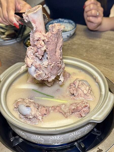 台北市中山區[中山區美食] 澳門骨堡 火鍋餐廳 沙蜆鍋 花雕雞 骨煲鍋 通通都好吃！#善導寺美食 條通美食 @蛋寶趴趴go