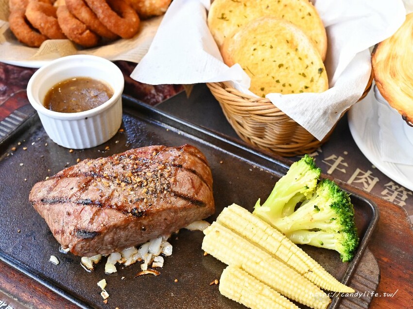 瀧厚炙燒熟成牛排｜台中英倫風熟成牛排館，高CP值，還有料滿滿的羅宋湯讓你免費喝到飽～