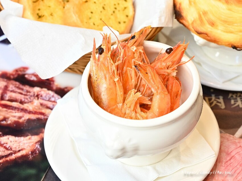 瀧厚炙燒熟成牛排｜台中英倫風熟成牛排館，高CP值，還有料滿滿的羅宋湯讓你免費喝到飽～