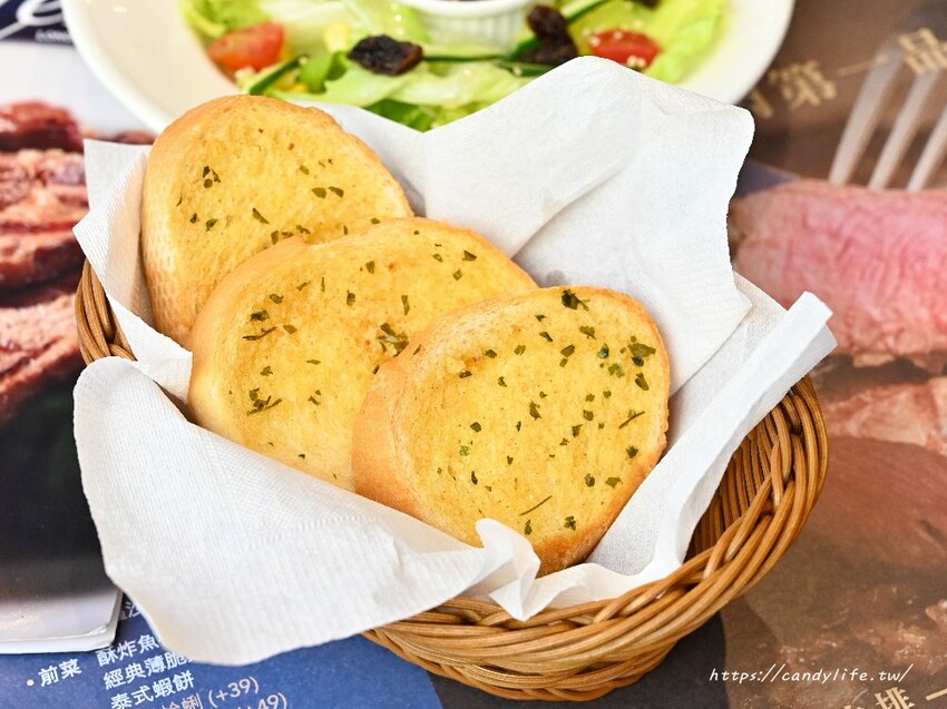 瀧厚炙燒熟成牛排｜台中英倫風熟成牛排館，高CP值，還有料滿滿的羅宋湯讓你免費喝到飽～