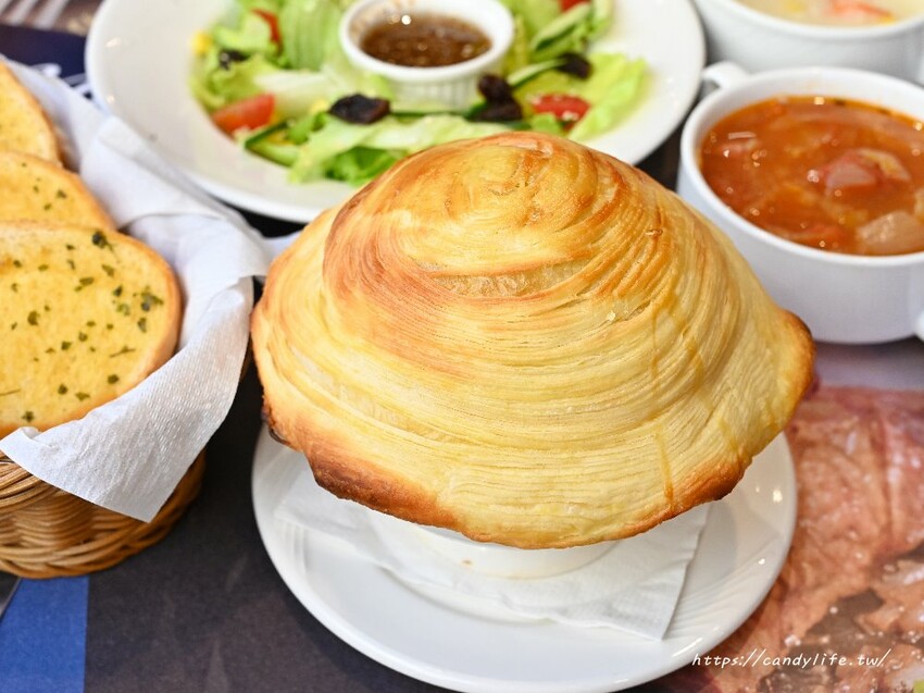 瀧厚炙燒熟成牛排｜台中英倫風熟成牛排館，高CP值，還有料滿滿的羅宋湯讓你免費喝到飽～