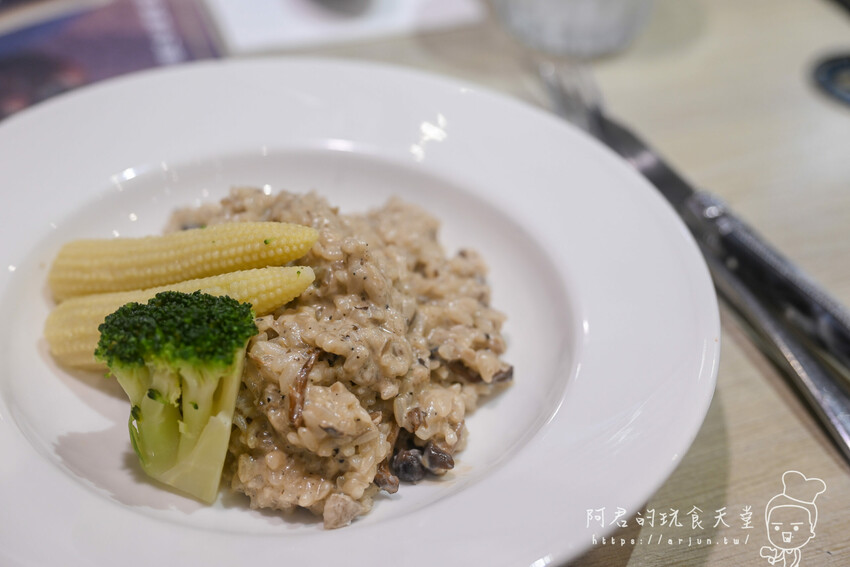 【台中】瀧厚炙燒熟成牛排 中科店|平民價格貴族享受,羅宋湯、飲品無限暢飲~排餐只要290元起 » 阿君的玩食天堂