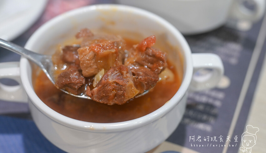 【台中】瀧厚炙燒熟成牛排 中科店|平民價格貴族享受,羅宋湯、飲品無限暢飲~排餐只要290元起 » 阿君的玩食天堂