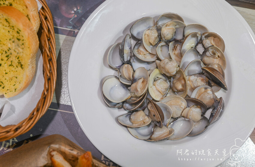 【台中】瀧厚炙燒熟成牛排 中科店|平民價格貴族享受,羅宋湯、飲品無限暢飲~排餐只要290元起 » 阿君的玩食天堂