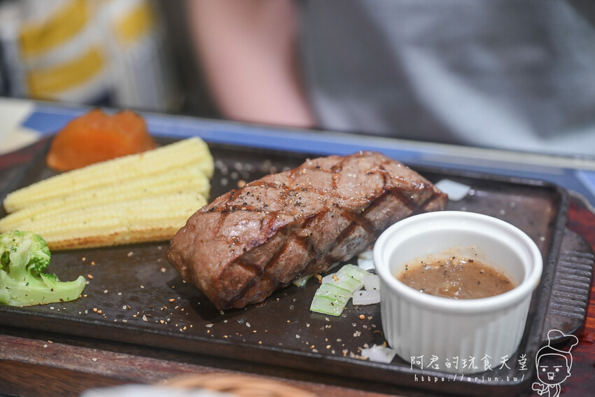 【台中】瀧厚炙燒熟成牛排 中科店|平民價格貴族享受,羅宋湯、飲品無限暢飲~排餐只要290元起 » 阿君的玩食天堂