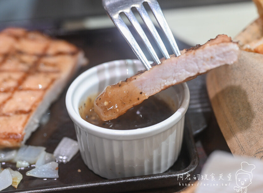 【台中】瀧厚炙燒熟成牛排 中科店|平民價格貴族享受,羅宋湯、飲品無限暢飲~排餐只要290元起 » 阿君的玩食天堂