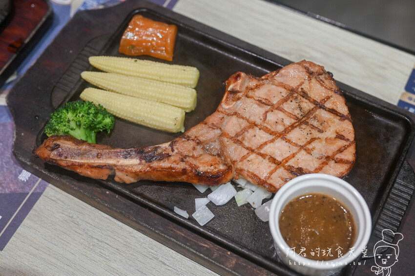 【台中】瀧厚炙燒熟成牛排 中科店|平民價格貴族享受,羅宋湯、飲品無限暢飲~排餐只要290元起 » 阿君的玩食天堂