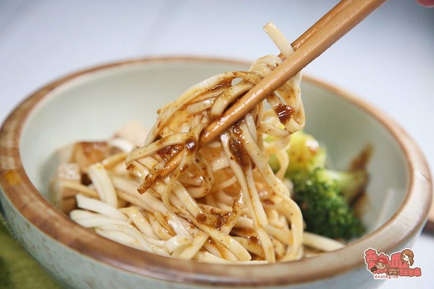【宅配美食】台灣史上最霸道的乾拌麵！宅在家這樣吃屬你最霸氣：確實霸道乾拌麵 - 熱血玩台南。跳躍新世界