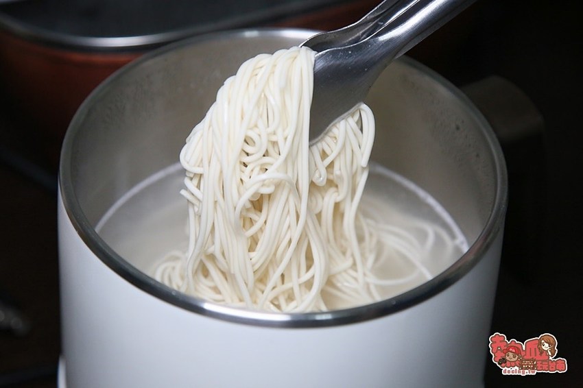 【宅配美食】台灣史上最霸道的乾拌麵！宅在家這樣吃屬你最霸氣：確實霸道乾拌麵 - 熱血玩台南。跳躍新世界