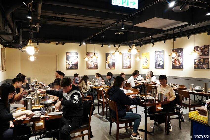 [新莊 兩餐韓國年糕火鍋吃到飽] 299元就可以吃到道地韓式風味鍋物 韓式泡麵、炸雞、魚板、年糕無限量供應 - 安妮的天空