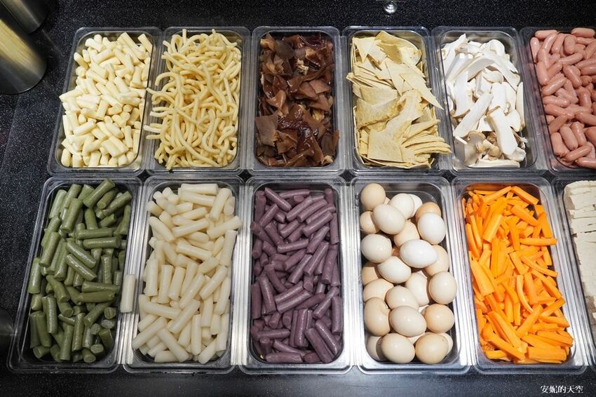 [新莊 兩餐韓國年糕火鍋吃到飽] 299元就可以吃到道地韓式風味鍋物 韓式泡麵、炸雞、魚板、年糕無限量供應 - 安妮的天空