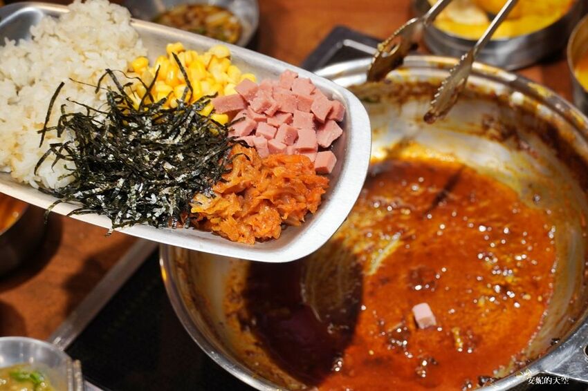 [新莊 兩餐韓國年糕火鍋吃到飽] 299元就可以吃到道地韓式風味鍋物 韓式泡麵、炸雞、魚板、年糕無限量供應 - 安妮的天空