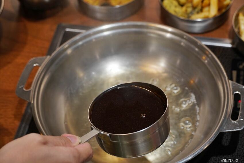 [新莊 兩餐韓國年糕火鍋吃到飽] 299元就可以吃到道地韓式風味鍋物 韓式泡麵、炸雞、魚板、年糕無限量供應 - 安妮的天空