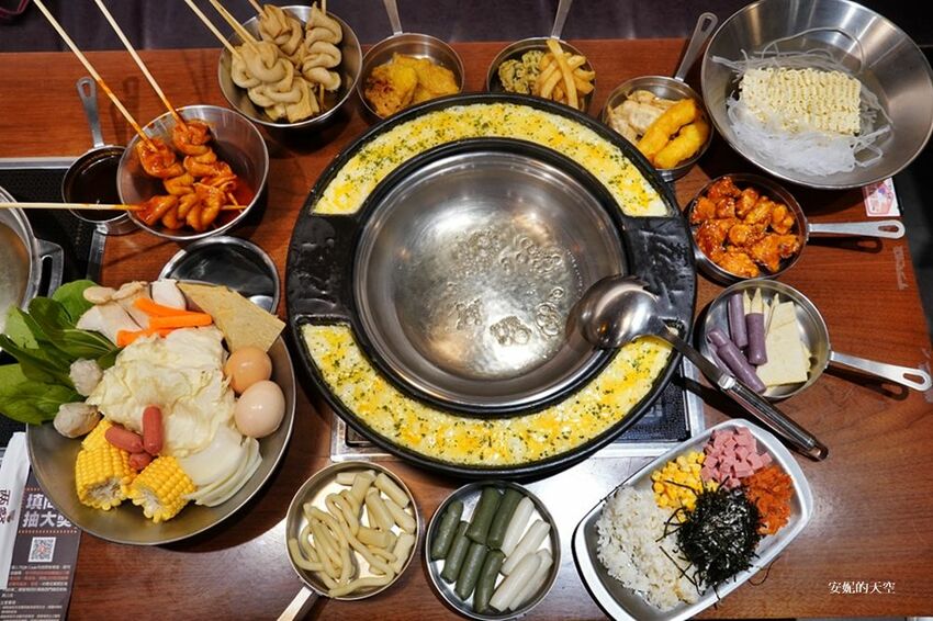 [新莊 兩餐韓國年糕火鍋吃到飽] 299元就可以吃到道地韓式風味鍋物 韓式泡麵、炸雞、魚板、年糕無限量供應 - 安妮的天空