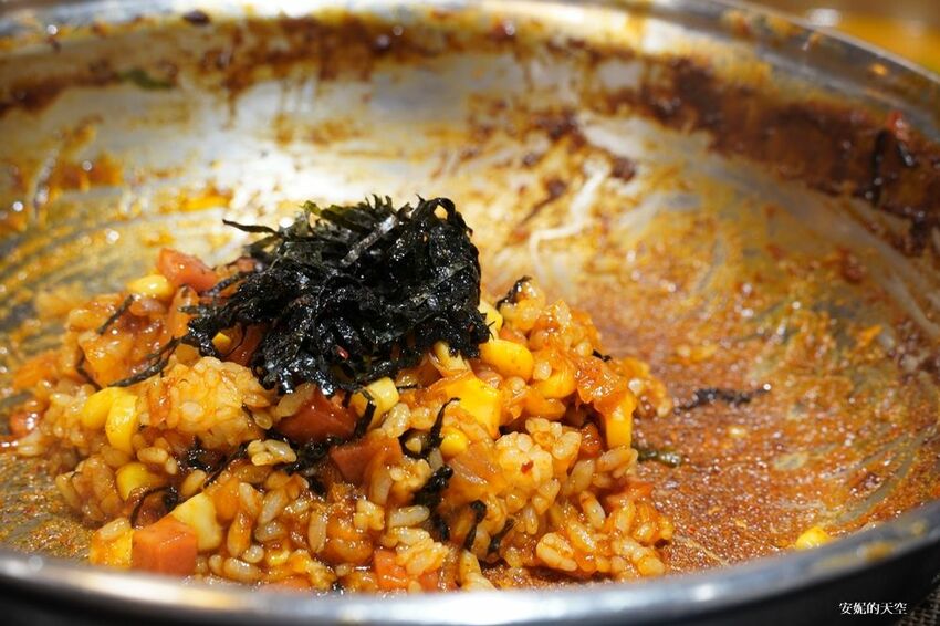 [新莊 兩餐韓國年糕火鍋吃到飽] 299元就可以吃到道地韓式風味鍋物 韓式泡麵、炸雞、魚板、年糕無限量供應 - 安妮的天空