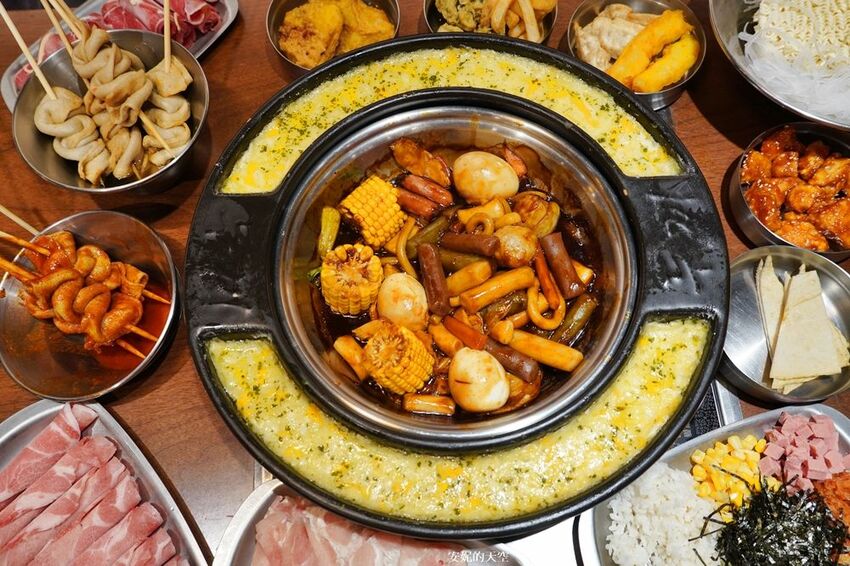 [新莊 兩餐韓國年糕火鍋吃到飽] 299元就可以吃到道地韓式風味鍋物 韓式泡麵、炸雞、魚板、年糕無限量供應 - 安妮的天空