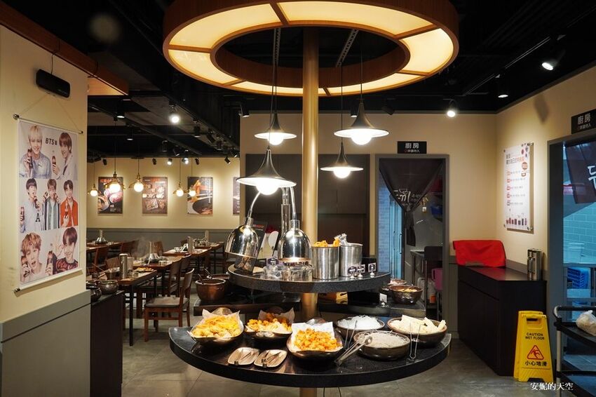 [新莊 兩餐韓國年糕火鍋吃到飽] 299元就可以吃到道地韓式風味鍋物 韓式泡麵、炸雞、魚板、年糕無限量供應 - 安妮的天空