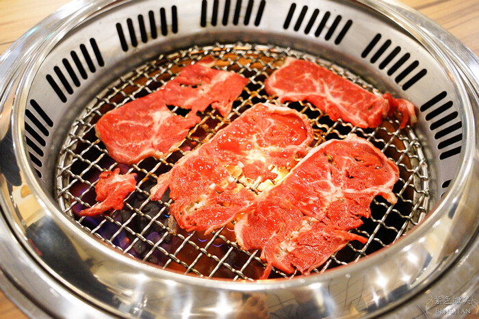 宜蘭縣宜蘭市愛知味自助式吃到飽燒烤店》火烤生蠔牡犡吃到飽，熟食自助吧，海鮮燒肉火鍋無限吃到飽