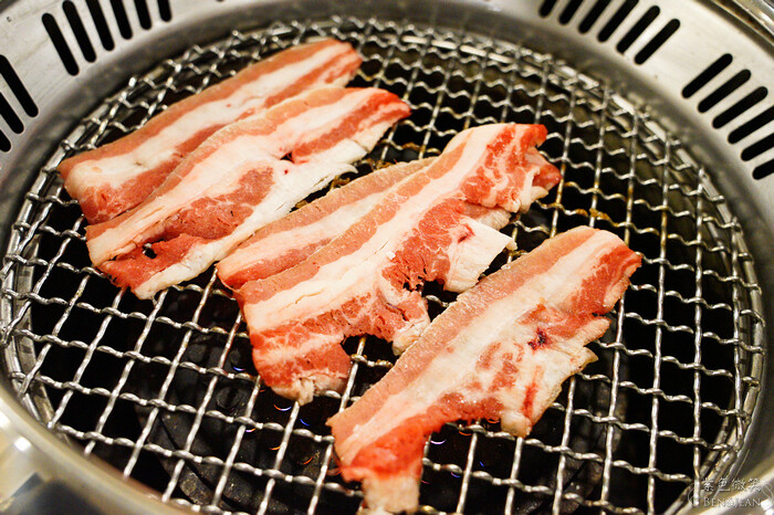 宜蘭縣宜蘭市愛知味自助式吃到飽燒烤店》火烤生蠔牡犡吃到飽，熟食自助吧，海鮮燒肉火鍋無限吃到飽