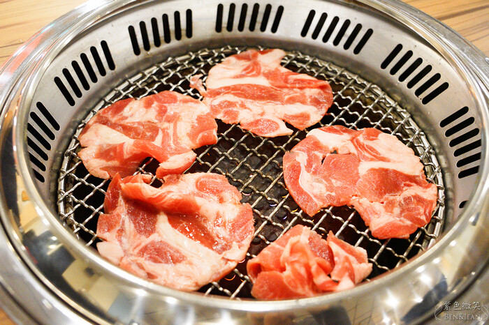 宜蘭縣宜蘭市愛知味自助式吃到飽燒烤店》火烤生蠔牡犡吃到飽，熟食自助吧，海鮮燒肉火鍋無限吃到飽