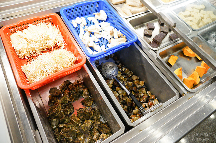 宜蘭縣宜蘭市愛知味自助式吃到飽燒烤店》火烤生蠔牡犡吃到飽，熟食自助吧，海鮮燒肉火鍋無限吃到飽