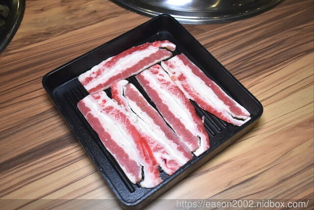 宜蘭火烤三吃 自助式吃到飽推薦 | 愛知味 火鍋、燒烤 自助百匯，食材種類多樣化，讓你吃得眼花撩亂