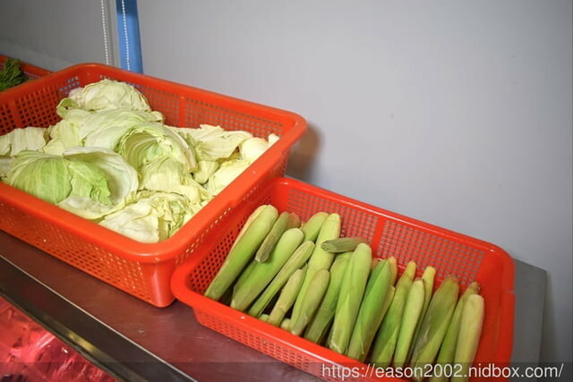 宜蘭火烤三吃 自助式吃到飽推薦 | 愛知味 火鍋、燒烤 自助百匯，食材種類多樣化，讓你吃得眼花撩亂