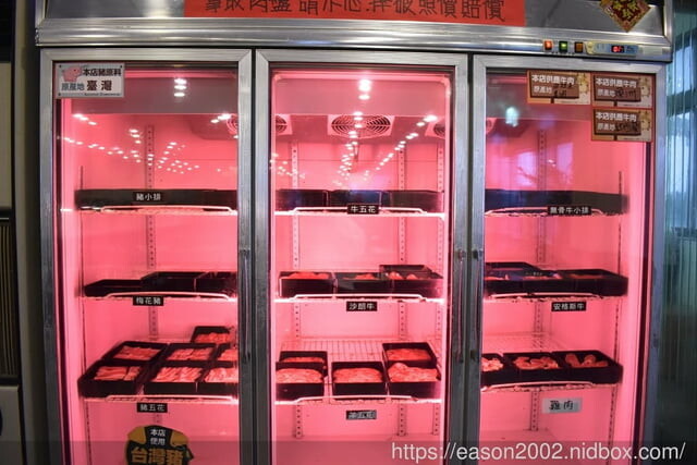 宜蘭火烤三吃 自助式吃到飽推薦 | 愛知味 火鍋、燒烤 自助百匯，食材種類多樣化，讓你吃得眼花撩亂