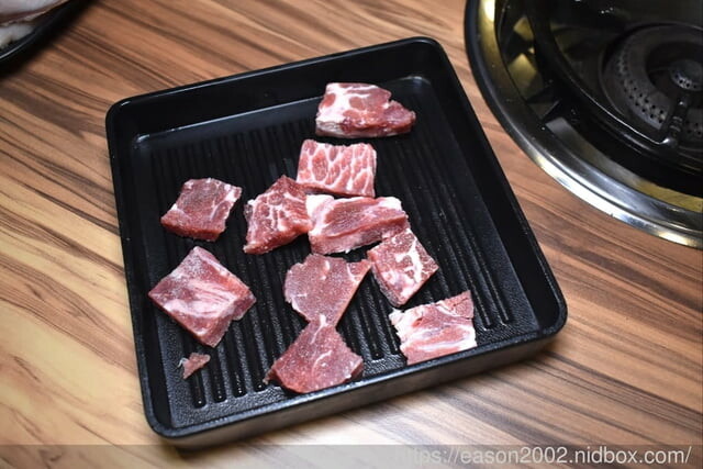 宜蘭火烤三吃 自助式吃到飽推薦 | 愛知味 火鍋、燒烤 自助百匯，食材種類多樣化，讓你吃得眼花撩亂