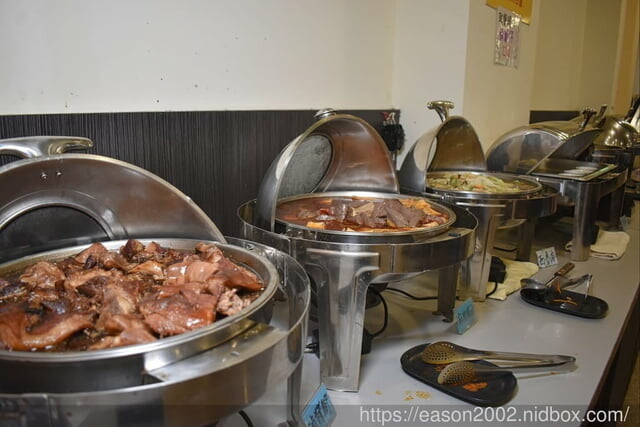 宜蘭火烤三吃 自助式吃到飽推薦 | 愛知味 火鍋、燒烤 自助百匯，食材種類多樣化，讓你吃得眼花撩亂