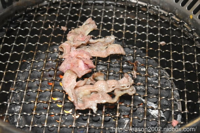 宜蘭火烤三吃 自助式吃到飽推薦 | 愛知味 火鍋、燒烤 自助百匯，食材種類多樣化，讓你吃得眼花撩亂