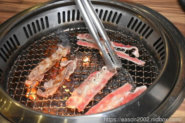 宜蘭火烤三吃 自助式吃到飽推薦 | 愛知味 火鍋、燒烤 自助百匯，食材種類多樣化，讓你吃得眼花撩亂