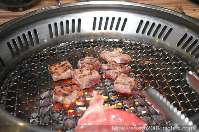 宜蘭火烤三吃 自助式吃到飽推薦 | 愛知味 火鍋、燒烤 自助百匯，食材種類多樣化，讓你吃得眼花撩亂