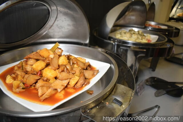 宜蘭火烤三吃 自助式吃到飽推薦 | 愛知味 火鍋、燒烤 自助百匯，食材種類多樣化，讓你吃得眼花撩亂