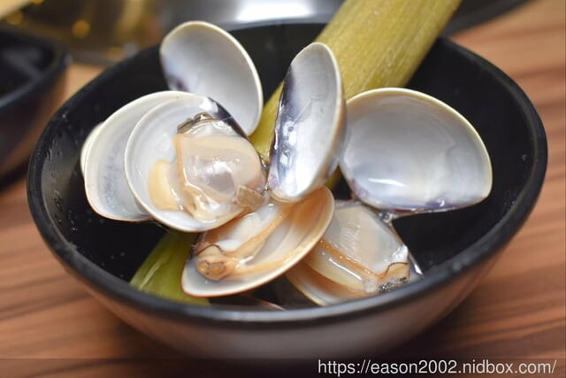 宜蘭火烤三吃 自助式吃到飽推薦 | 愛知味 火鍋、燒烤 自助百匯，食材種類多樣化，讓你吃得眼花撩亂