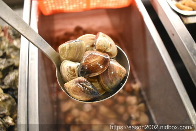 宜蘭火烤三吃 自助式吃到飽推薦 | 愛知味 火鍋、燒烤 自助百匯，食材種類多樣化，讓你吃得眼花撩亂