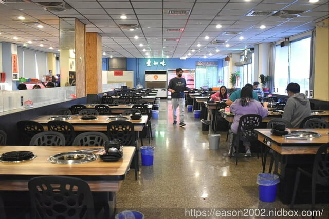 宜蘭火烤三吃 自助式吃到飽推薦 | 愛知味 火鍋、燒烤 自助百匯，食材種類多樣化，讓你吃得眼花撩亂