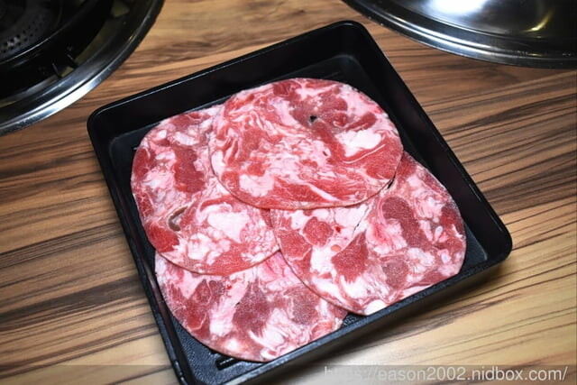 宜蘭火烤三吃 自助式吃到飽推薦 | 愛知味 火鍋、燒烤 自助百匯，食材種類多樣化，讓你吃得眼花撩亂