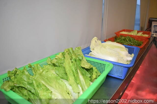 宜蘭火烤三吃 自助式吃到飽推薦 | 愛知味 火鍋、燒烤 自助百匯，食材種類多樣化，讓你吃得眼花撩亂