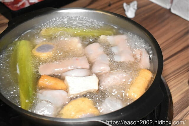 宜蘭火烤三吃 自助式吃到飽推薦 | 愛知味 火鍋、燒烤 自助百匯，食材種類多樣化，讓你吃得眼花撩亂