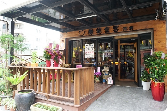 宜蘭美食⎮微笑食客。必點肋眼牛排跟限量烤海魚細嫩鮮甜，大廚料理真功夫，值得多訪！ @捲捲頭 Wonderful 品味。生活