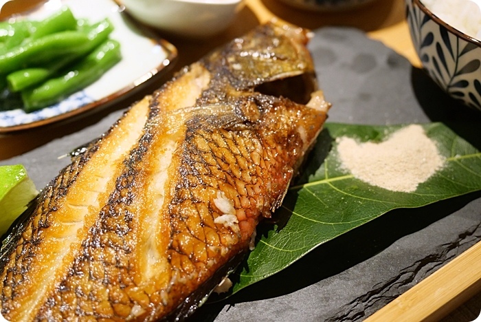 宜蘭美食⎮微笑食客。必點肋眼牛排跟限量烤海魚細嫩鮮甜，大廚料理真功夫，值得多訪！ @捲捲頭 Wonderful 品味。生活