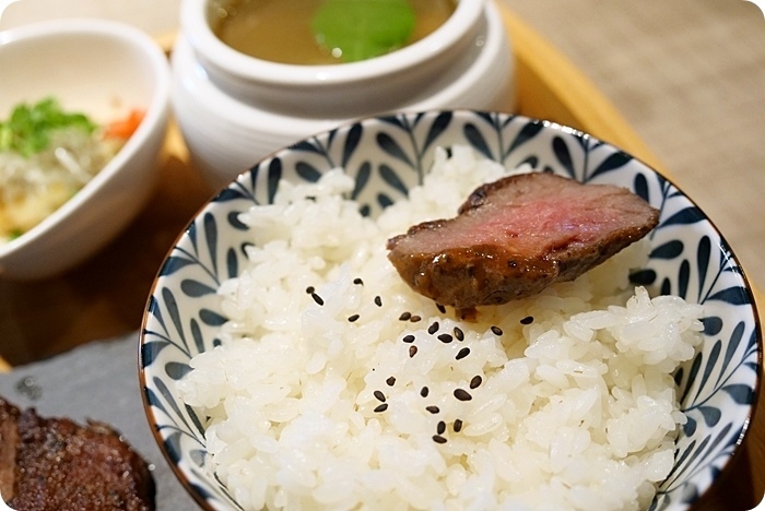 宜蘭美食⎮微笑食客。必點肋眼牛排跟限量烤海魚細嫩鮮甜，大廚料理真功夫，值得多訪！ @捲捲頭 Wonderful 品味。生活