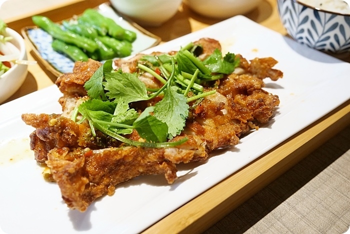 宜蘭美食⎮微笑食客。必點肋眼牛排跟限量烤海魚細嫩鮮甜，大廚料理真功夫，值得多訪！ @捲捲頭 Wonderful 品味。生活