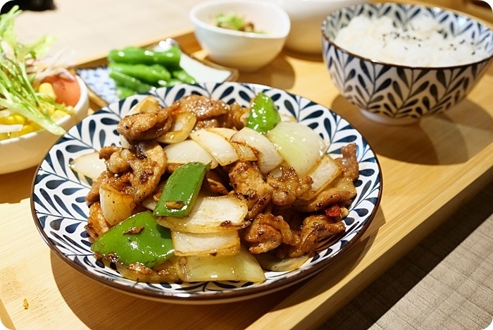 宜蘭美食⎮微笑食客。必點肋眼牛排跟限量烤海魚細嫩鮮甜，大廚料理真功夫，值得多訪！ @捲捲頭 Wonderful 品味。生活