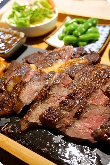 宜蘭美食⎮微笑食客。必點肋眼牛排跟限量烤海魚細嫩鮮甜，大廚料理真功夫，值得多訪！ @捲捲頭 Wonderful 品味。生活