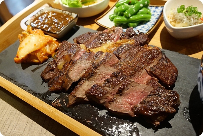 宜蘭美食⎮微笑食客。必點肋眼牛排跟限量烤海魚細嫩鮮甜，大廚料理真功夫，值得多訪！ @捲捲頭 Wonderful 品味。生活